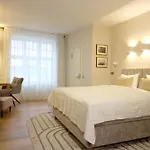 The Three Sisters Old Town 4*