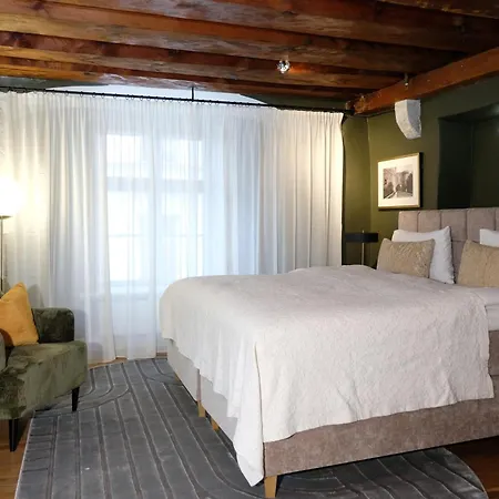 The Three Sisters Old Town Hotel