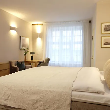 Hotel The Three Sisters Old Town 4*