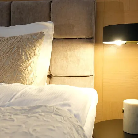 The Three Sisters Old Town Hotel