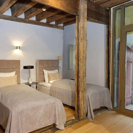 Hotel The Three Sisters Old Town 4*