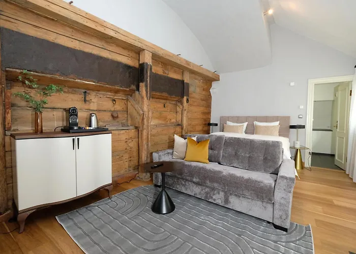 The Three Sisters Old Town 호텔 4*