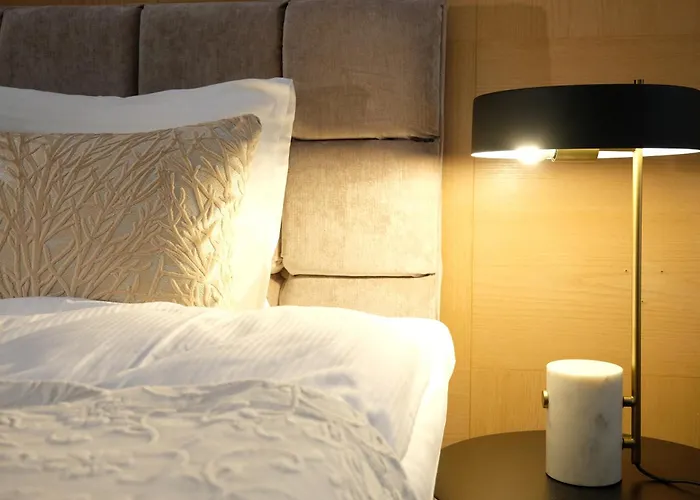 The Three Sisters Old Town Hotel