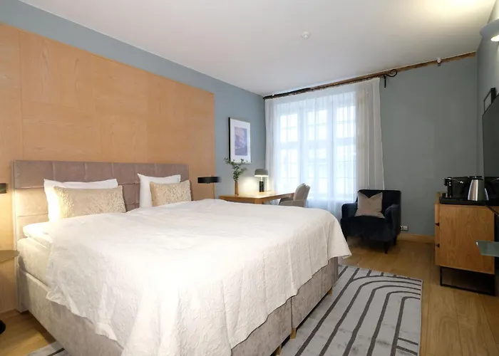 Hotel The Three Sisters Old Town 4*