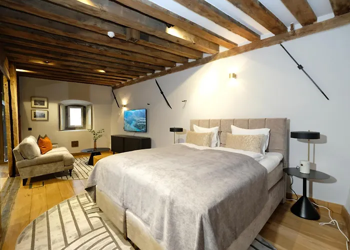 The Three Sisters Old Town