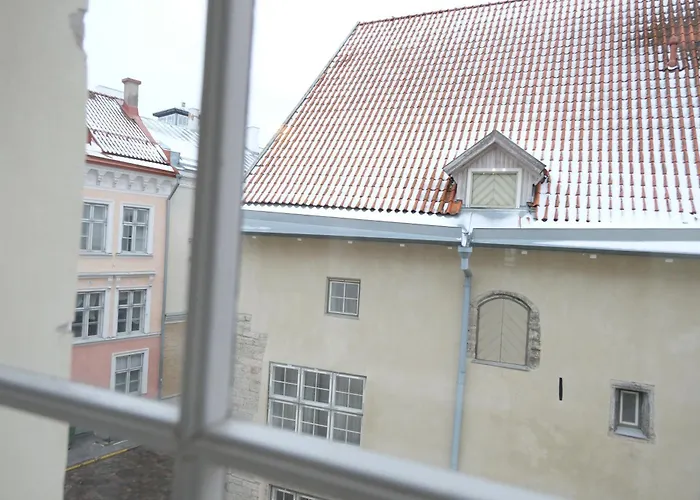 호텔 The Three Sisters Old Town 4*