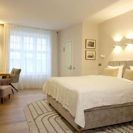 The Three Sisters Old Town 4*