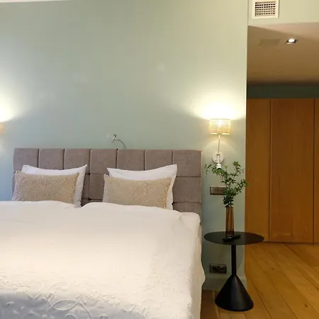 The Three Sisters Old Town 酒店 4*