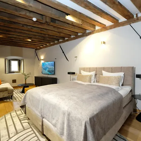 The Three Sisters Old Town