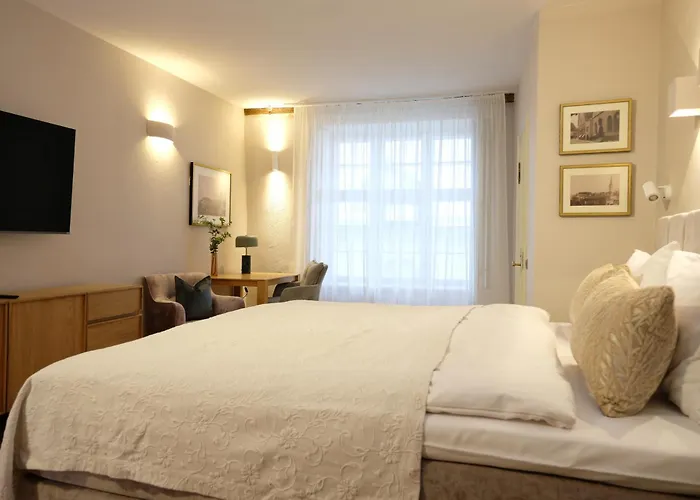 Hotel The Three Sisters Old Town 4*