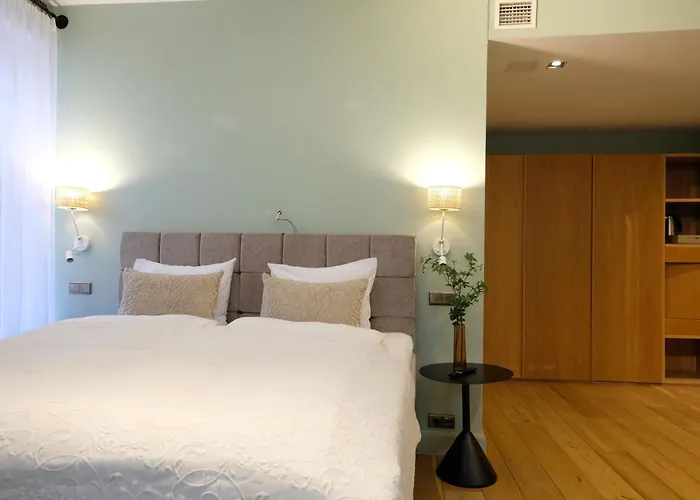 The Three Sisters Old Town Hotel 4*